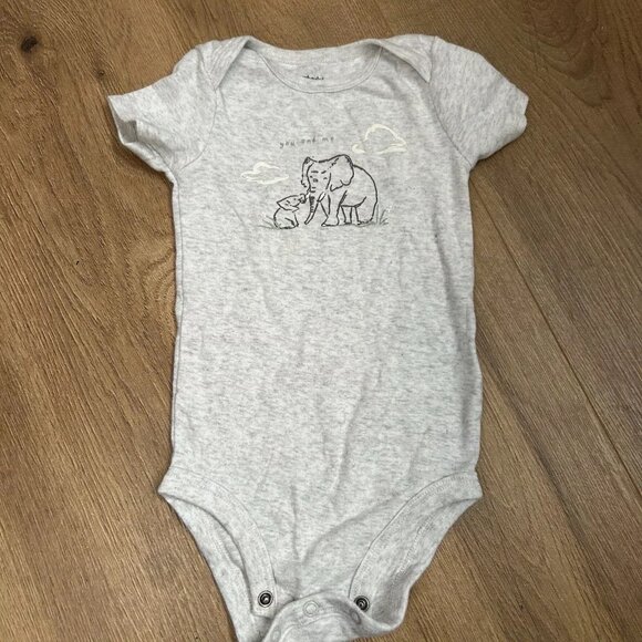 Carter's Cloud Island Baby 6-9 months one piece bodysuits 3 outfits shirts - Picture 5 of 7